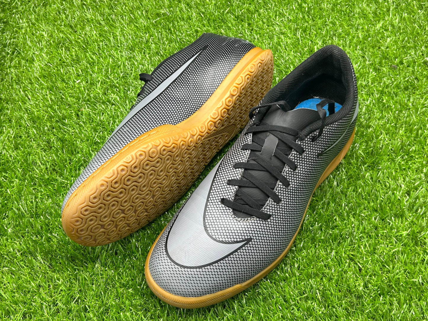 NIKE BRAVATAX IC