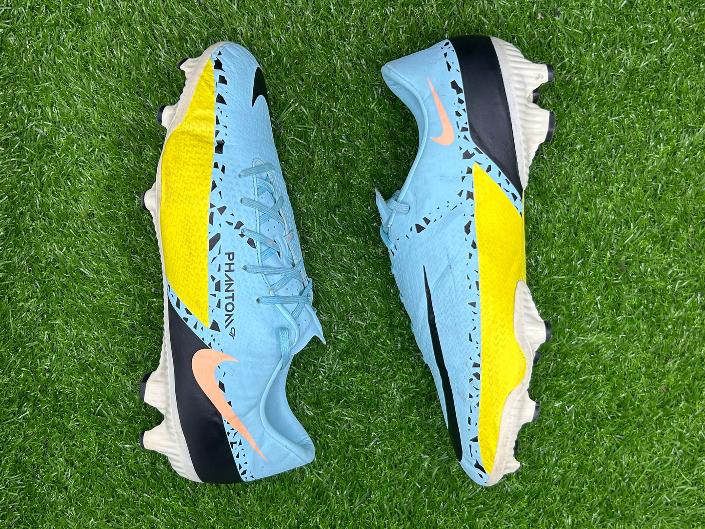 Nike Phantom GT2 Academy FG/MG