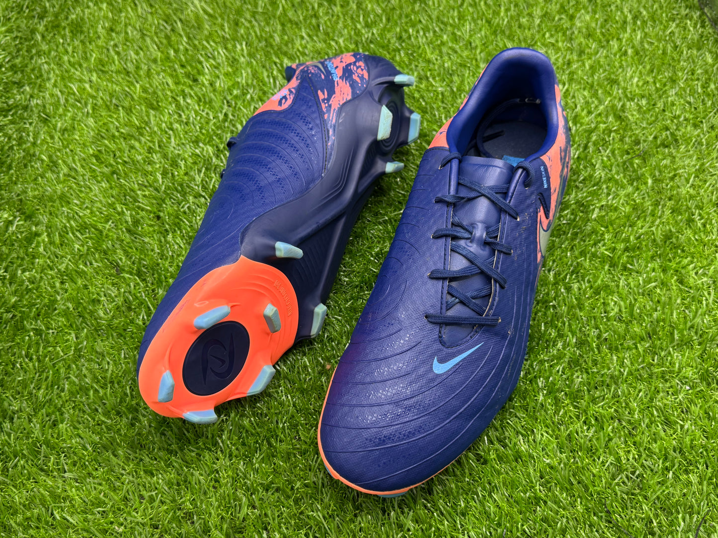 Nike Phantom GX 2 Academy MG