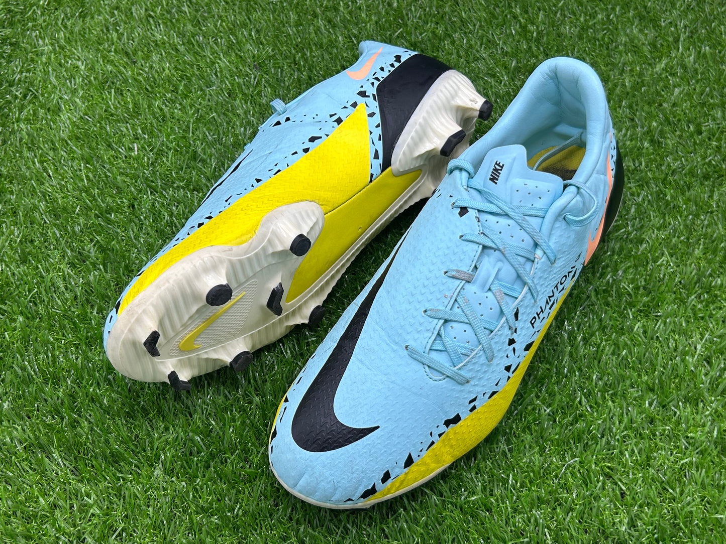 Nike Phantom GT2 Academy FG/MG