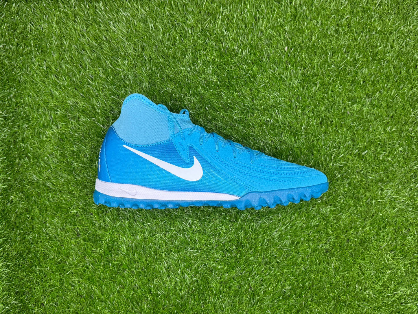 Nike Phantom Luna II Academy TF (Brand New)