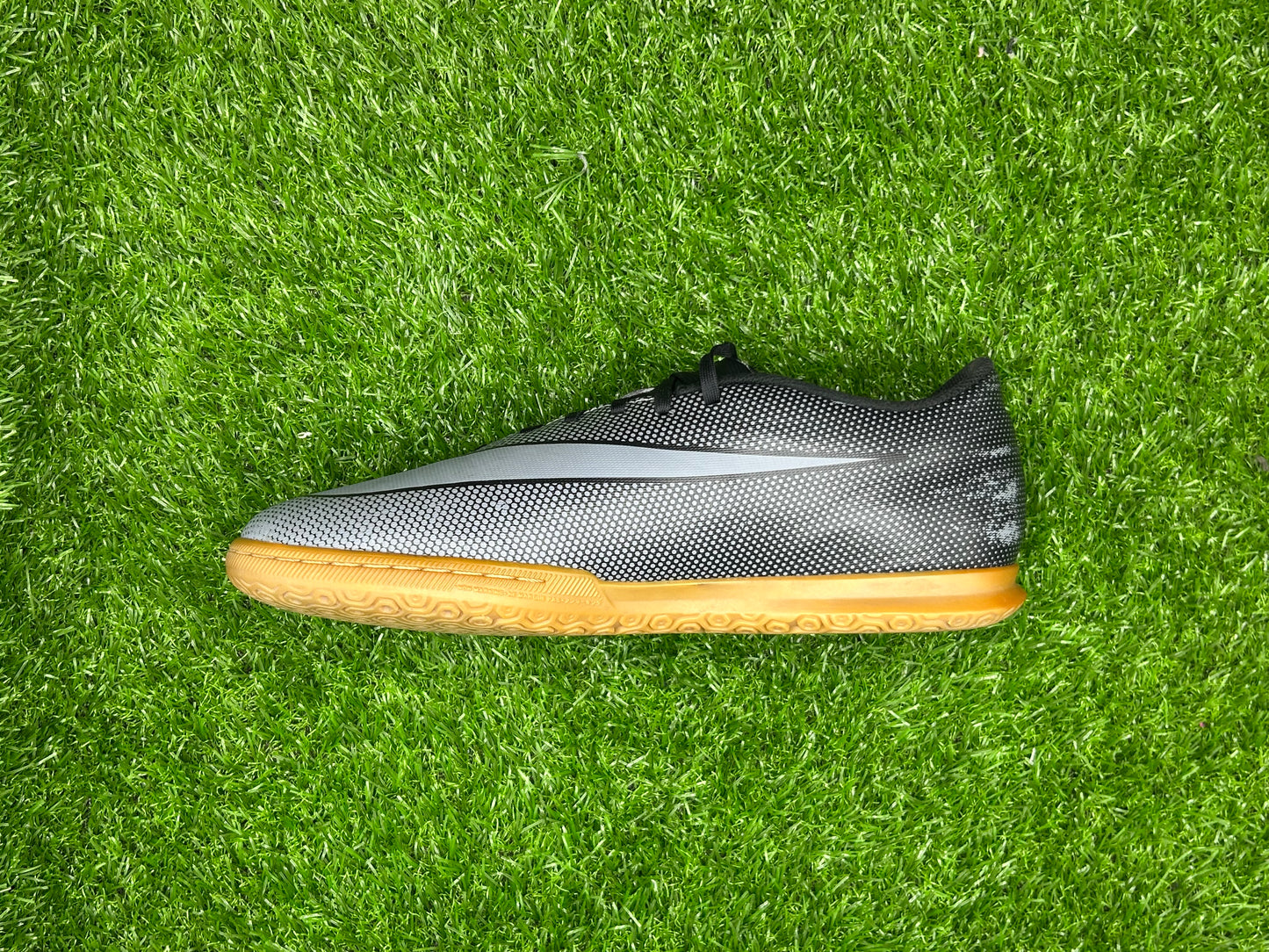 NIKE BRAVATAX IC