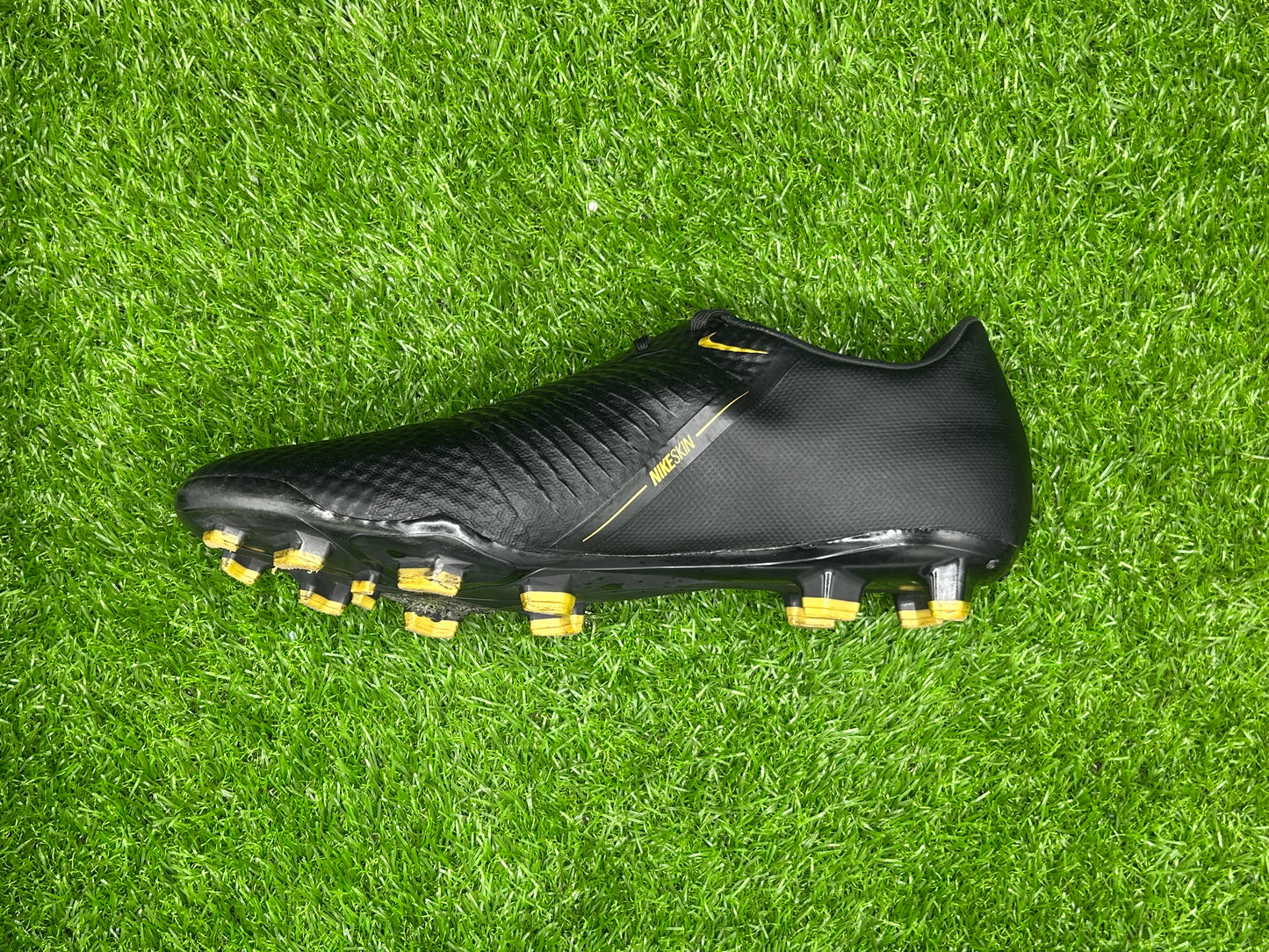 NIKE PHANTOM VENOM Academy FG