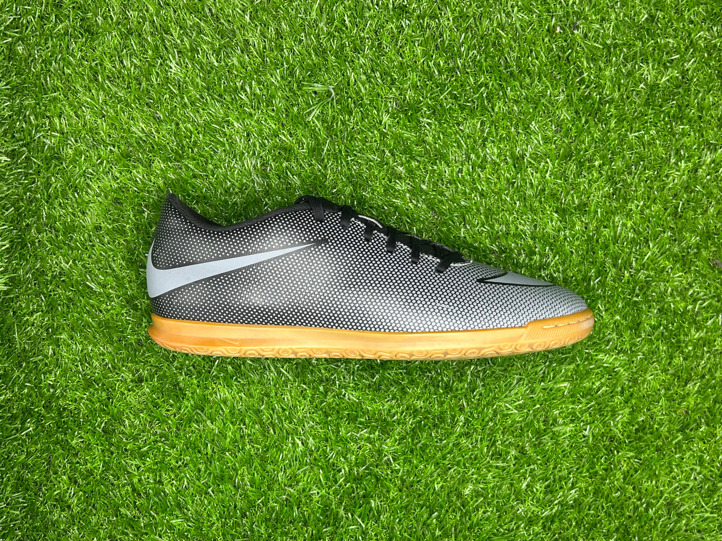 NIKE BRAVATAX IC