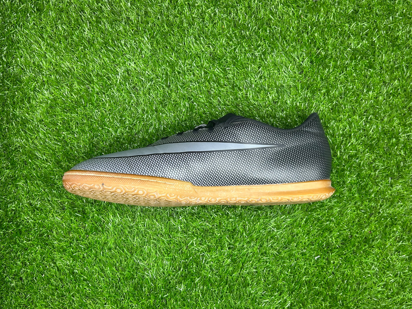 Nike Bravatax II IC