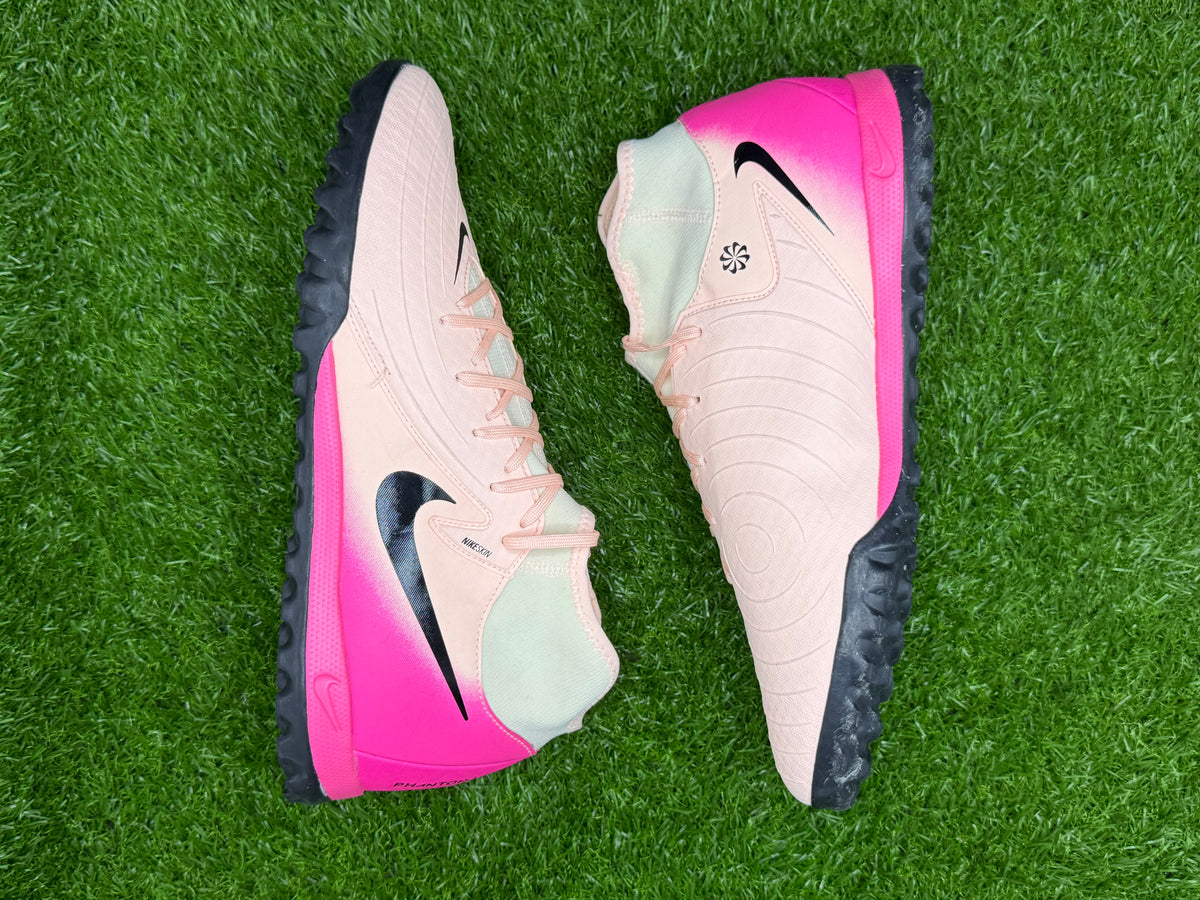Nike Phantom Luna 2 Academy TF (Brand New)