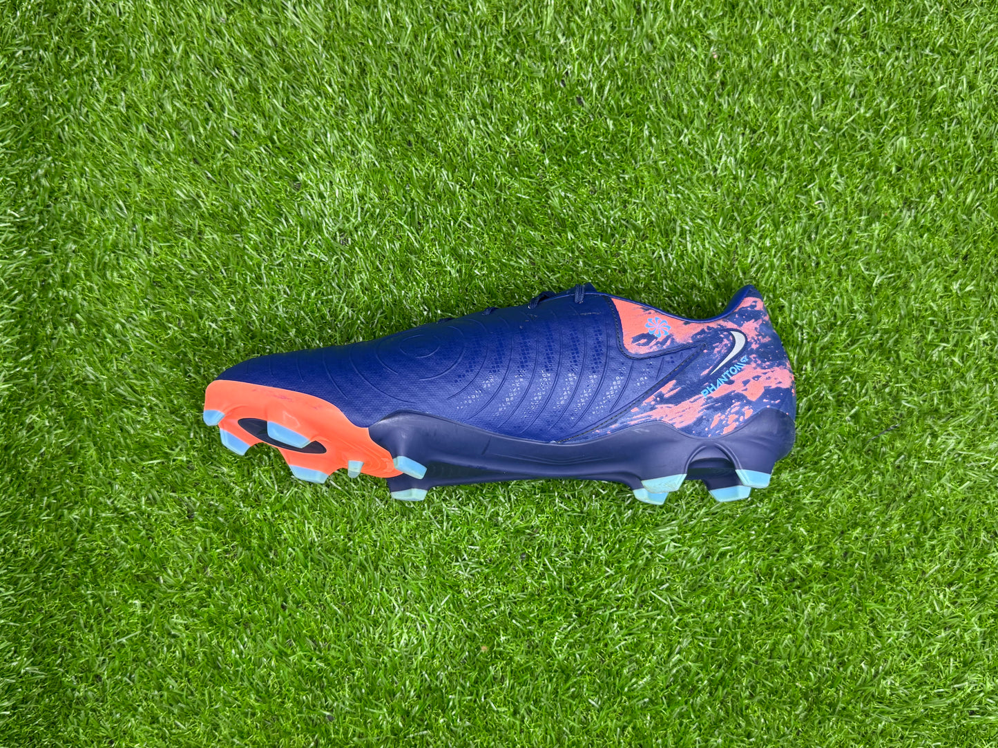 Nike Phantom GX 2 Academy MG